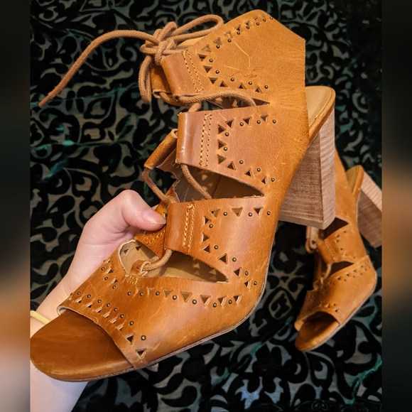 Lucky brand strappy leather heels - Picture 7 of 7